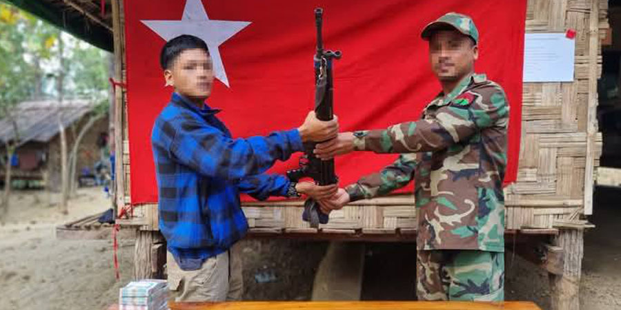 ထီးလင်းမြို့မရဲစခန်းမှ ရဲတပ်သား ၁ ဦး လက်နက်ခဲယမ်းနှင့် မိသားစုလိုက် အလင်းဝင်