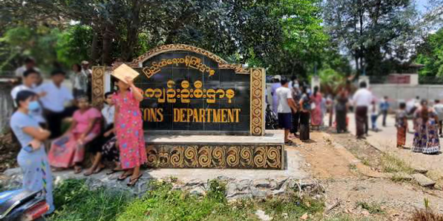 ကလေးငယ်နှင့်အတူ စစ်တပ်ကဖမ်းဆီးထားသည့် နိုင်ငံရေးအကျဉ်းသူ ၃၅ ဦးရှိ