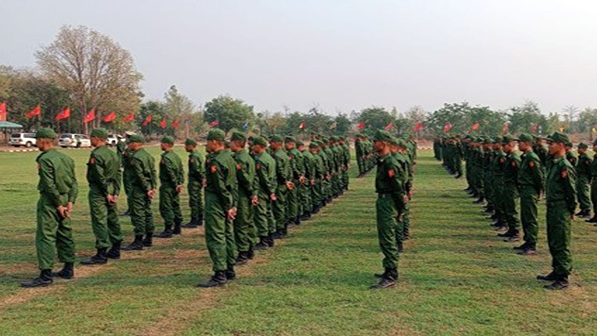 ဧရာဝတီတိုင်းတွင် အဓမ္မ စစ်မှုထမ်းခိုင်းစေခံရသည့် လူငယ် ၁၀၀ ကျော် မကွေးတိုင်းဘက်ပို့