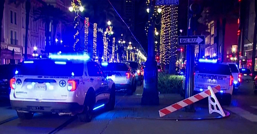 နယူးအော်လင်းတွင် လူအုပ်ထဲ ကားဖြင့်ဝင်တိုက်မှု ၁၅ ဦးထက်မနည်း သေဆုံး