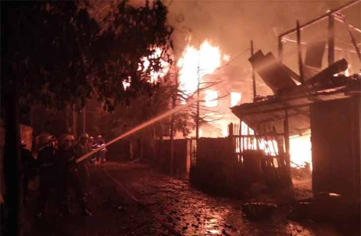 မော်လမြိုင်နှင့် မုံရွာတွင် မီးလောင်ပြီး အဘွားအို ၁ ဦးသေ၊ ၂ ဦး ဒဏ်ရာရ