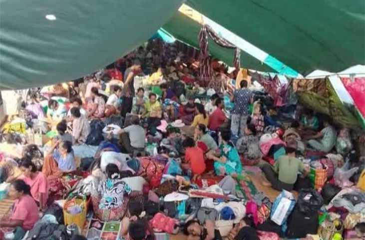 ရခိုင် စစ်ဘေးရှောင် ၃၀၀ ခန့်ပါ သင်္ဘာ ၁ စီး ဟိုင်းကြီးကျွန်းအနီး တားဆီးခံထားရ
