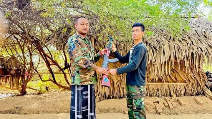 ညောင်ဦးတွင် ရဲတပ်သား ၁ ဦး လက်နက်ခဲယမ်းနှင့် အလင်းဝင်