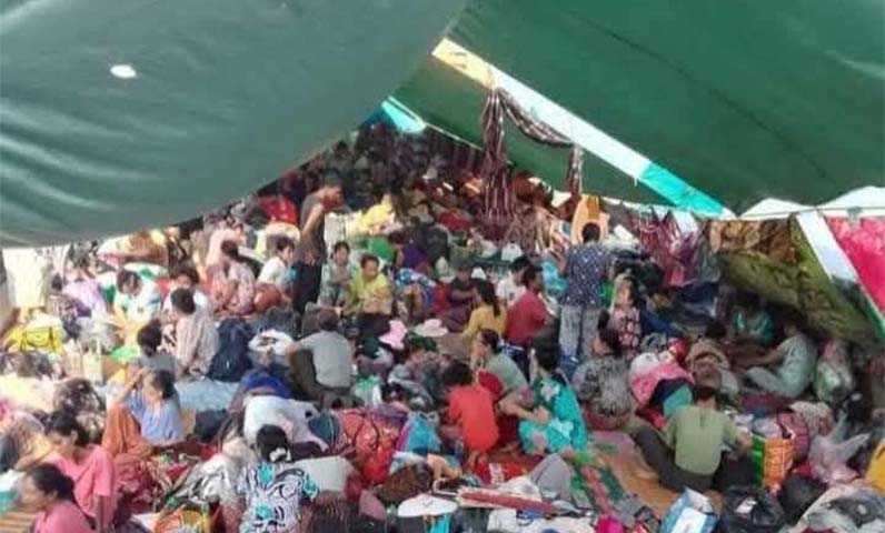 လူ ၃၀၀ ခန့်ပါသည့် ရခိုင်စစ်ရှောင်သင်္ဘော ရန်ကုန်ရောက်၊ တင်းတင်းကျပ်ကျပ် စစ်ဆေးခံနေရ