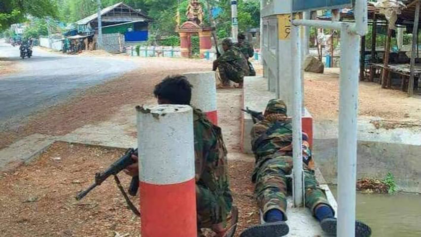 ဆင်ဖြူကျွန်းတိုက်ပွဲအတွင်း PDF ၁ ဦးကျဆုံး၊ ဒေသခံများထွက်ပြေးနေရ