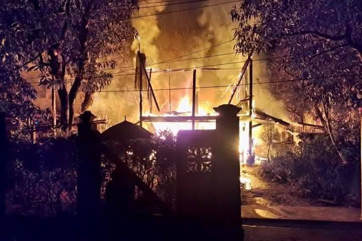 ပဲခူးတွင် ဝါယာရှော့ဖြစ် မီးလောင်ပြီး အိမ် ၂ လုံး ဆုံးရှုံး