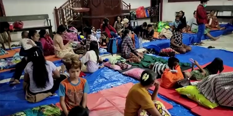 အီဘူမီးတောင် ပေါက်ကွဲအပြီး ဒေသခံ ၃,၀၀၀ ခန့်ကို အင်ဒိုနီးရှားအစိုးရ ရွှေ့ပြောင်း