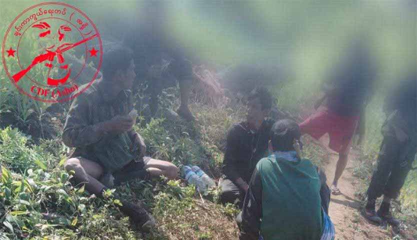 အမ်းတိုက်ပွဲမှ ထွက်ပြေးလာသည့် စစ်ကောင်စီတပ်သား ၁၂  ဦး ဖမ်းဆီးရမိ