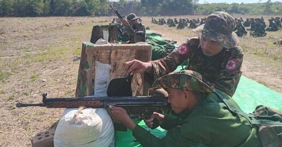 ရန်ကုန်တွင် အုပ်ချုပ်ရေးမှူးများကို စစ်ကောင်စီက အကြွေးစနစ်ဖြင့် သေနတ်ရောင်း