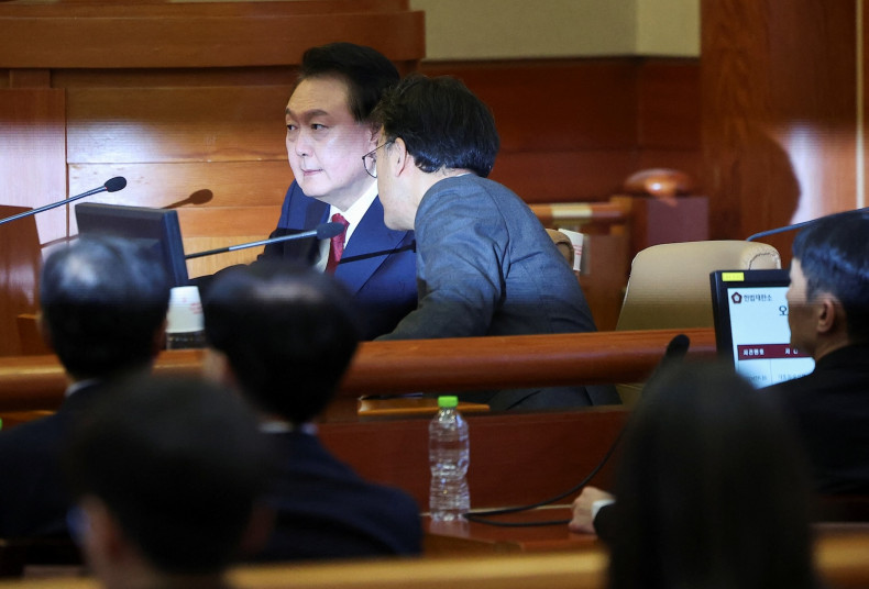 တောင်ကိုရီးယားသမ္မတ ယွန်းကို ဆေးကုရန် စစ်ဆေးရုံဆီ ရွှေ့ပြောင်း