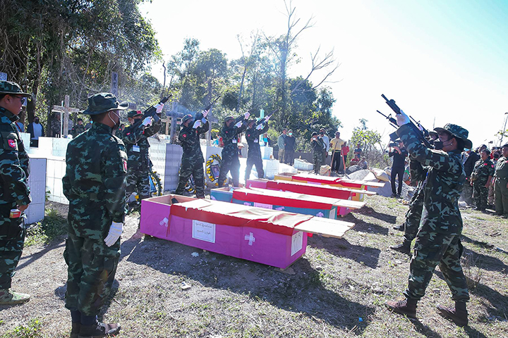 စစ်သားစုဆောင်းခံရသူများကို အလင်းဝင်ရန်ခေါ်ထုတ်စဉ် ဒရုန်းဖြင့်တိုက်ခိုက်ခံရပြီး ၄ ဦး ကျဆုံး