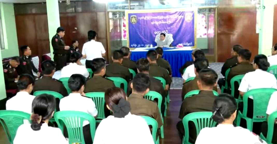 ရန်ကုန်ရောက် ရခိုင်စစ်ဘေးရှောင် Non-CDM ဝန်ထမ်းများ အကူအညီမရ ဒုက္ခတွေ့နေ