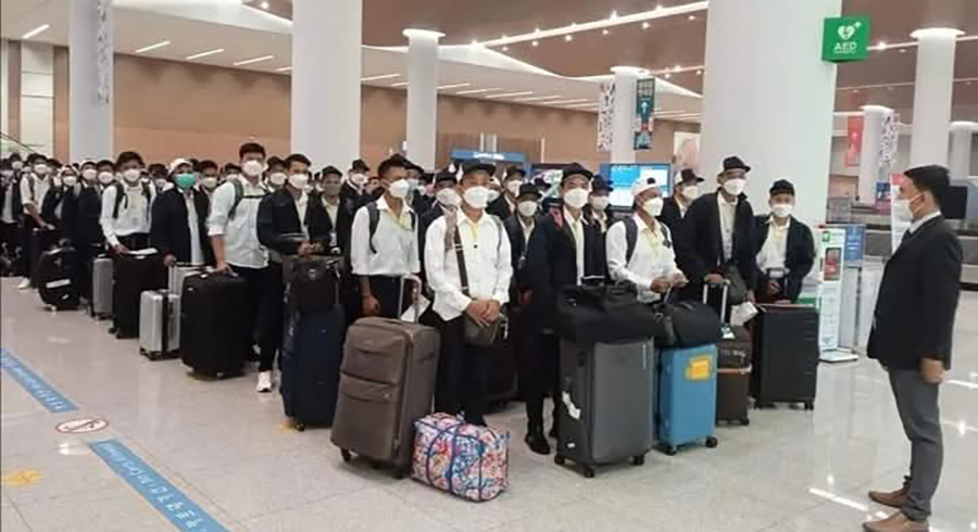 OWIC ကတ်ထုတ်ပေးခြင်းနှင့် ပြည်ပကို လုပ်သားစေလွှတ်ရေးလုပ်ငန်းစဥ် ဆက်ခွင့်ပြုထား