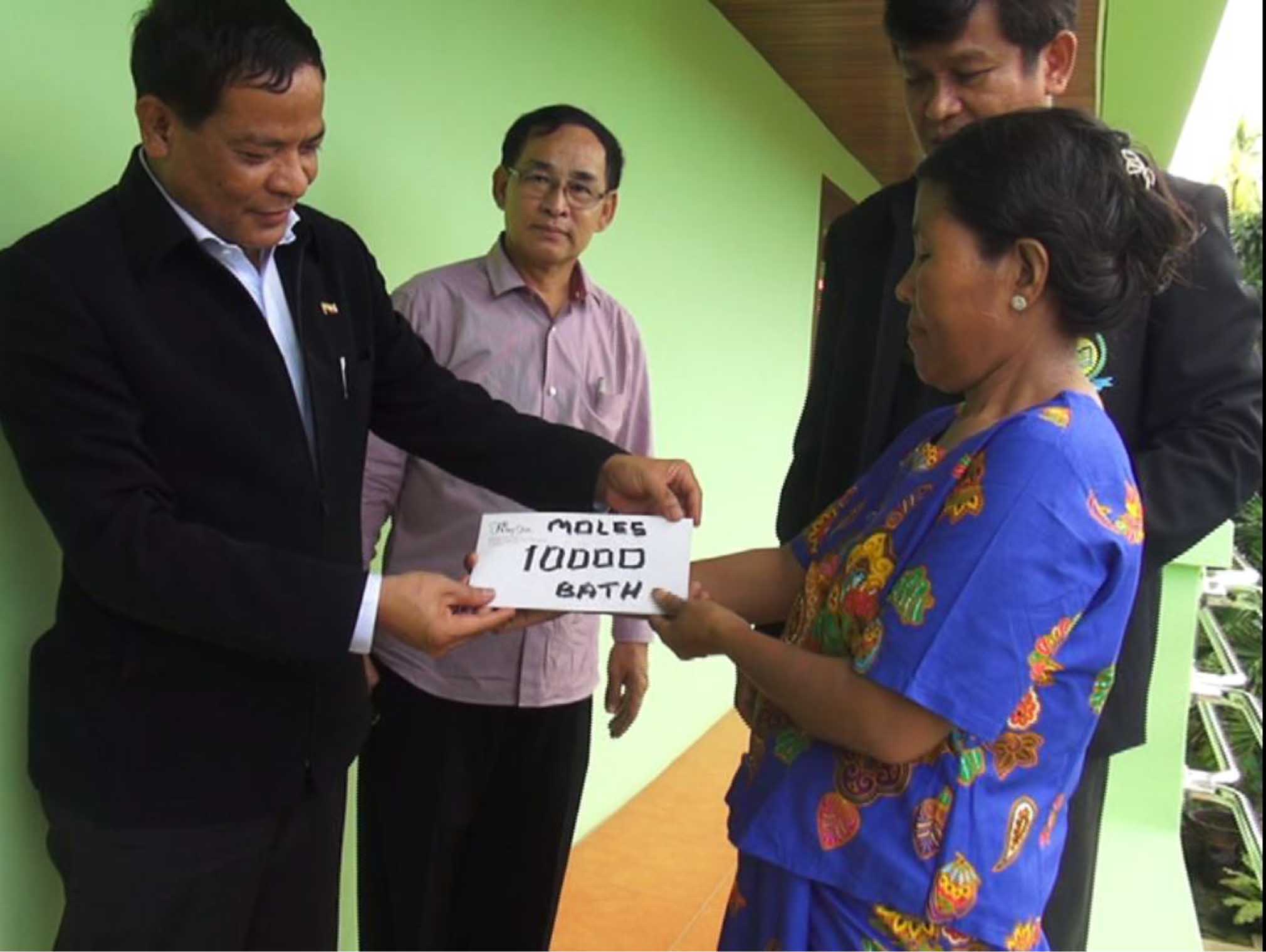 လိပ္ကၽြန္းလူသတ္မႈႏွင့္ စြပ္စဲြခံထားရသည့္ ျမန္မာႏိုင္ငံသား ၂ ဦး၏ မိဘမ်ားကို ေထာက္ပံ့ေငြ ေပးအပ္