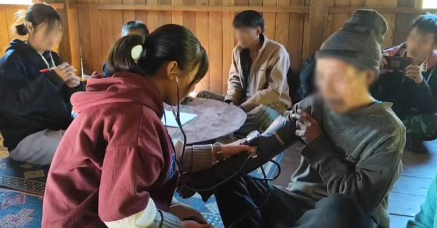 လမ်းပန်းဆက်သွယ်ရေးခက်ခဲသည့် ရှမ်းတောင် ရွာ ၃ ရွာတွင် PNDF-KK က ဆေးဝါးကုသပေး