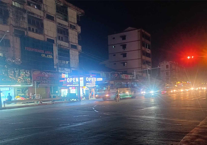ရန်ကုန်တွင် လျှပ်စစ်မီး ၄ နာရီပေး၊ ၄ နာရီပျက်စနစ် ပြန်ဖြစ်