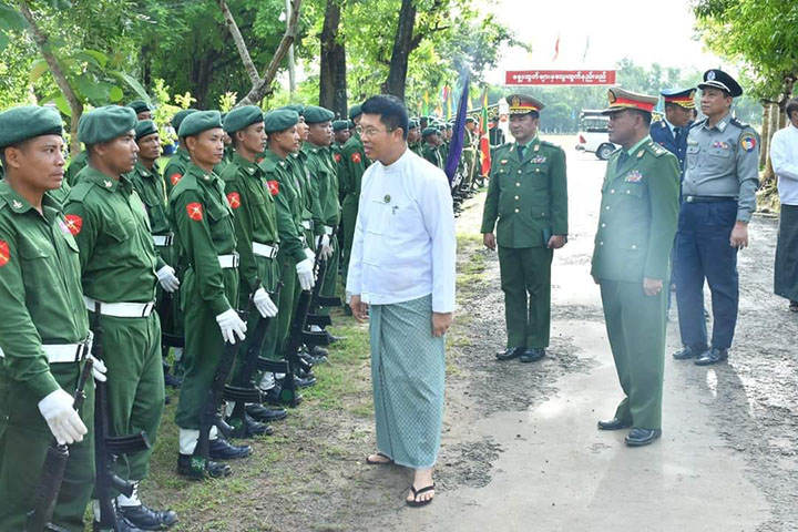 ဧရာဝတီတိုင်း၌ အသက်မပြည့်သေးသည့် လူငယ်များ အပါအဝင် ၃၀၀ ကျော် စစ်မှုထမ်းရန် စုဆောင်း