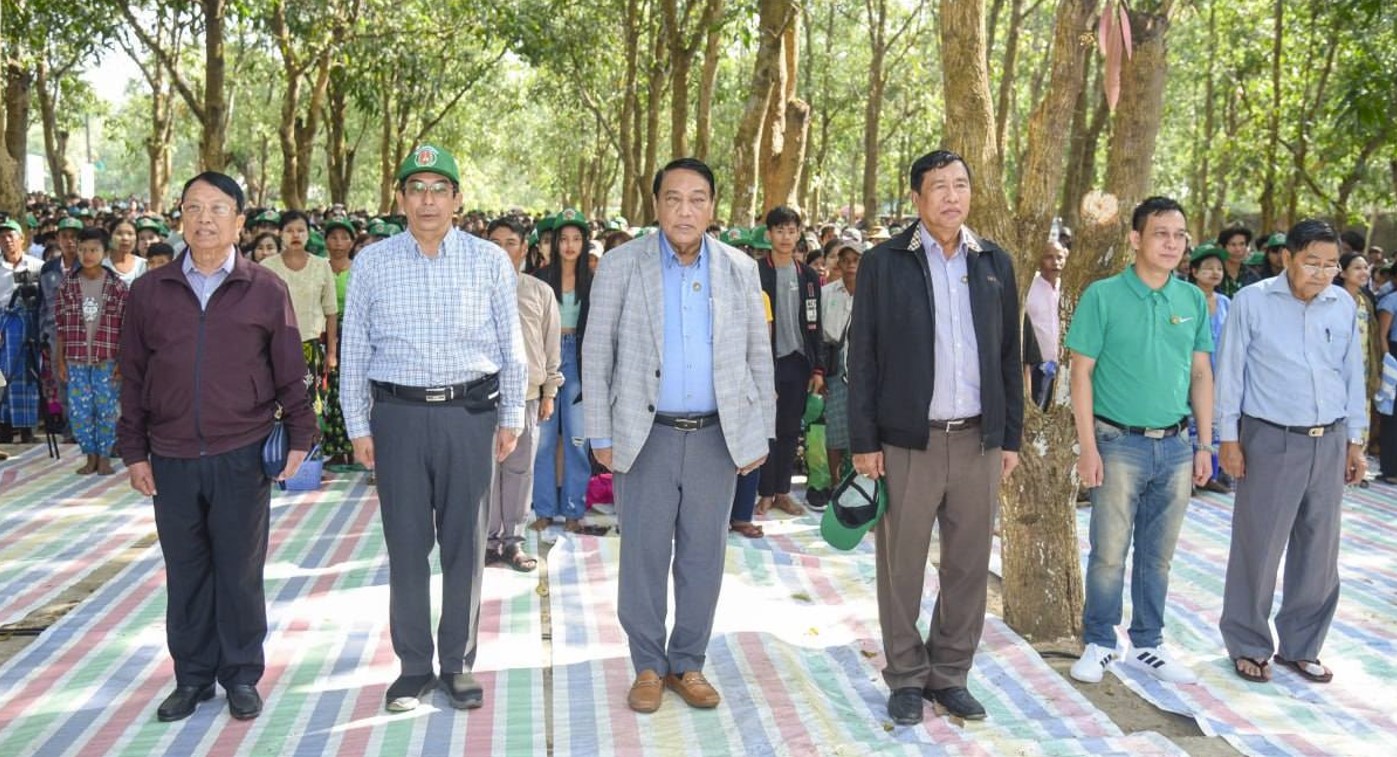 ကျားငစဉ်းလဲ အာခံတွင်းထဲ မီးတောက်နေတဲ့ ဒီမိုကရေစီ