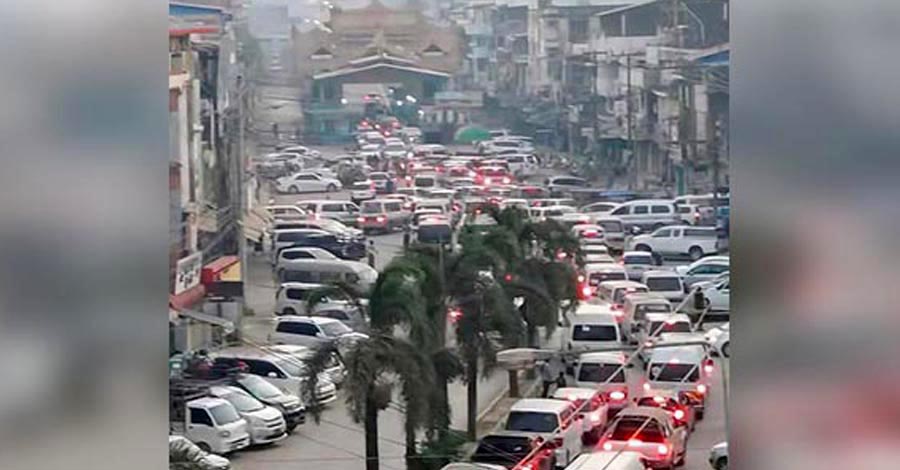 မြဝတီတွင် စက်သုံးဆီပြတ်လပ်မှုကြောင့် မဲဆောက်သို့ သွားရောက်ဝယ်ယူရ