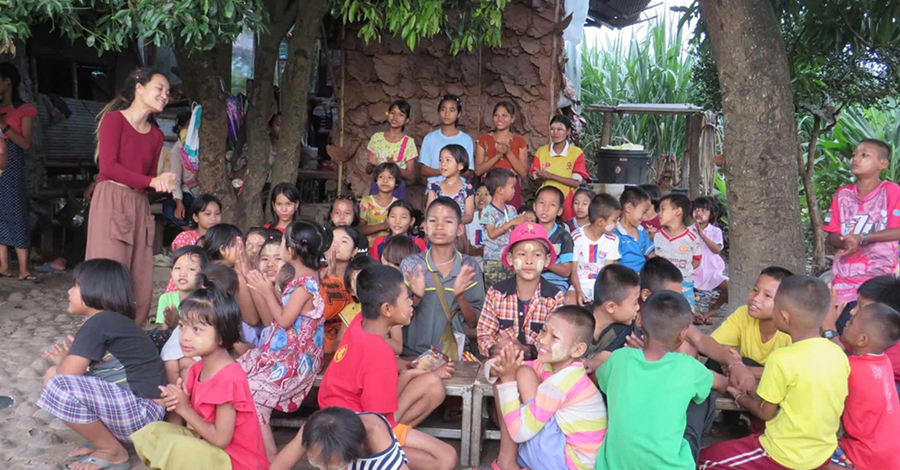 လူ့အခွင့်ရေးချိုးဖောက်မှုကြား ထိခိုက်ခံစားနေရသည့် မြန်မာကလေးငယ်များ