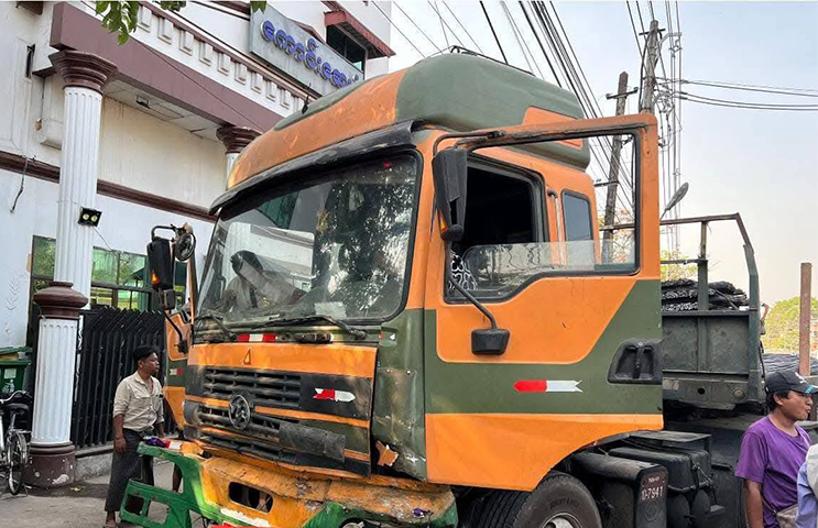 အင်းစိန်တွင် ကား ၄ စီးဆင့်တိုက်ပြီး ကျောင်းသူ ၁ ဦး သေဆုံး