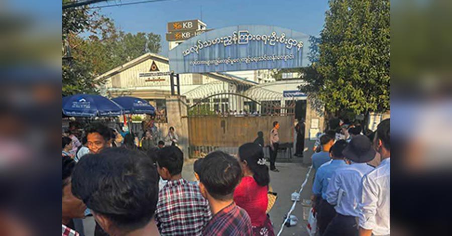 အေဂျင်စီများကို လိုင်စင်ကြေးထပ်တိုးပြီး လုပ်သားစေလွှတ်ခွင့် ထပ်မံကန့်သတ်မည်ဟု သတင်းထွက် 