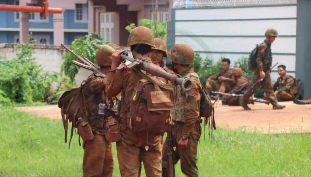 စစ်ကောင်စီနှင့် TNLA ဆွေးနွေးနေချိန် တောင်ခမ်းတွင် တိုက်ပွဲပြင်းထန်  