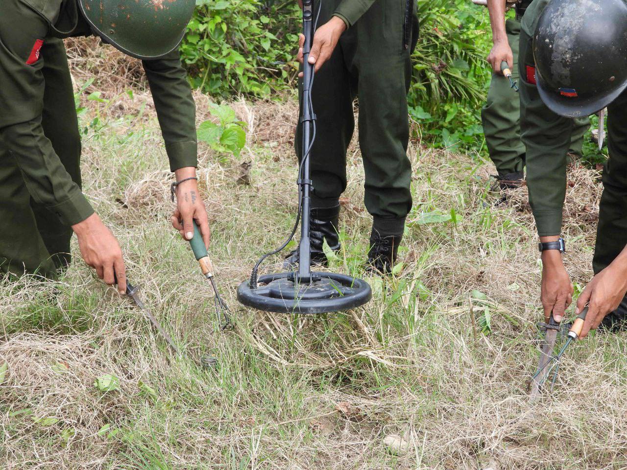 မောင်တောတွင် စစ်တပ်ထောင်ထားသည့် မိုင်းအလုံးရေ ၁၀၀၀ ကျော်တွေ့ရှိ