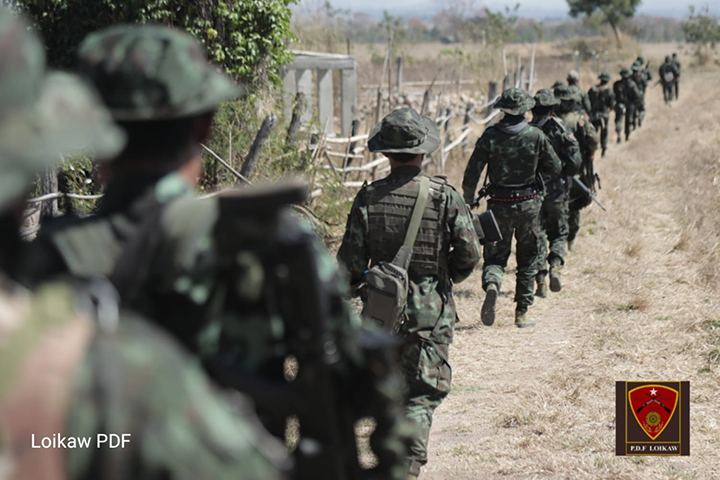 မိုးဗြဲတိုက်ပွဲ၌ စစ်မှုထမ်းတပ်သားသစ် ၁၀၀ ခန့် တော်လှန်ရေးတပ်ဖွဲ့ထံ အလင်းဝင် ပူးပေါင်း 