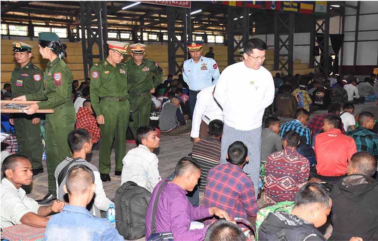 စစ်မှုထမ်းခိုင်းရန် ဧရာဝတီတိုင်းက အိမ်များတွင် ညဘက်ဝင်ဖမ်းနေ