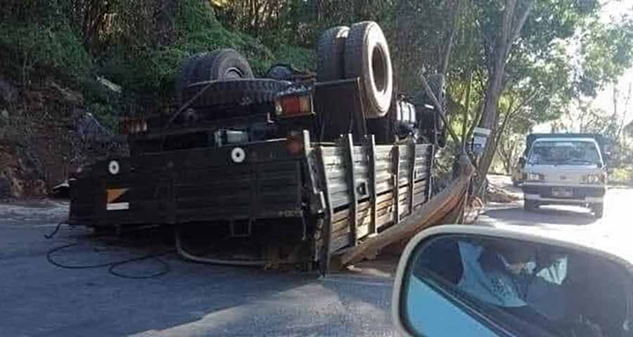 စစ်ကားတိမ်းမှောက်မှု လာစစ်ဆေးသည့် ရဲ၊ အုပ်ချုပ်ရေးမှူးနှင့် ယာဉ်ထိန်းရဲ ဆဲဆိုရိုက်နှက်ခံရ
