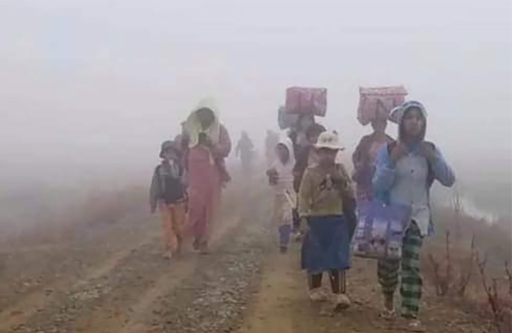 သာပေါင်းတွင် စစ်တပ်နှင့် အုပ်ချုပ်ရေးအဖွဲ့က စစ်ဘေးရှောင်များထံမှ အဓမ္မငွေတောင်းနေ