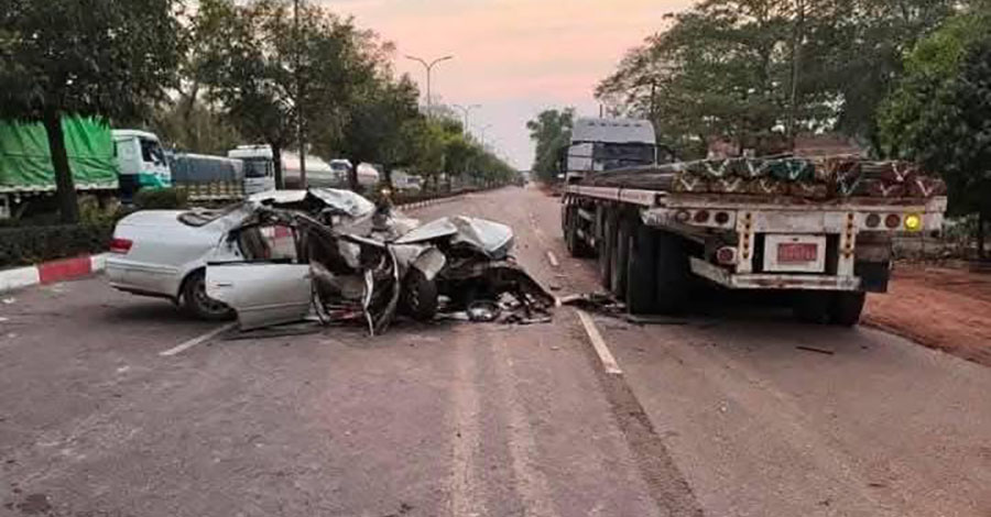 အင်းတကော်တွင် သရုပ်ဆောင်များ လိုက်ပါလာသည့် ကားက သံချောင်းတင်ကားကို ဝင်တိုက်ပြီး ၄ ဦး ဒဏ်ရာရ