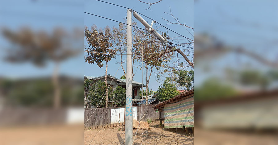 ကသာမြို့နယ်၌ လေကြောင်းတိုက်ခိုက်မှုကြောင့် လျှပ်စစ်မီးတိုင်များ ပျက်စီး 
