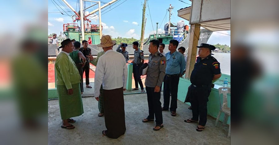 ဧရာဝတီတိုင်းတွင် စစ်တပ်က လက်နက်နှင့် တရားမဝင်ကုန်စည်များ စစ်ဆေး