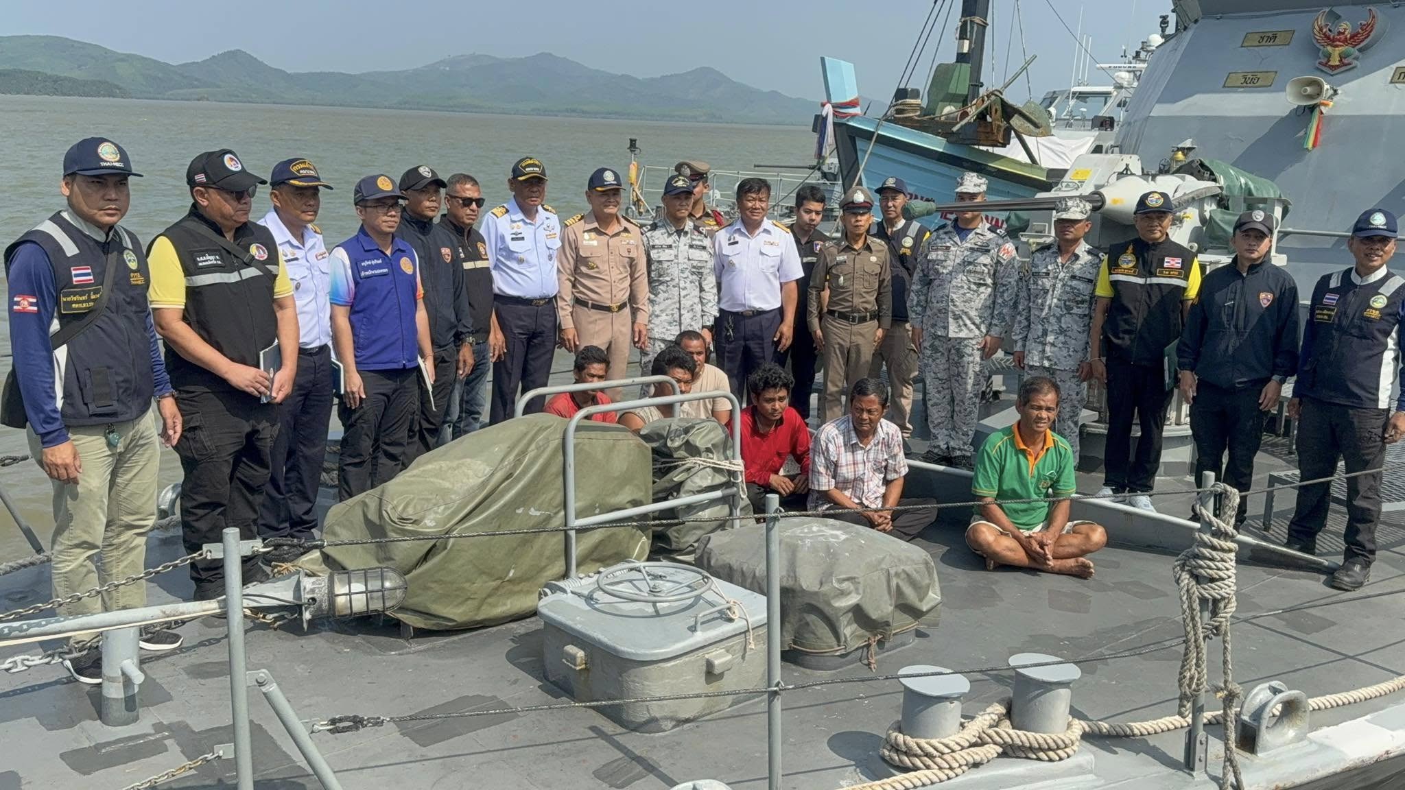 ထိုင်းရေပိုင်နက် ကျူးကျော်လာသည့် မြန်မာငါးဖမ်းလှေ ၁ စင်းနှင့် လူ ၆ ဦး ဖမ်းဆီးခံရ 