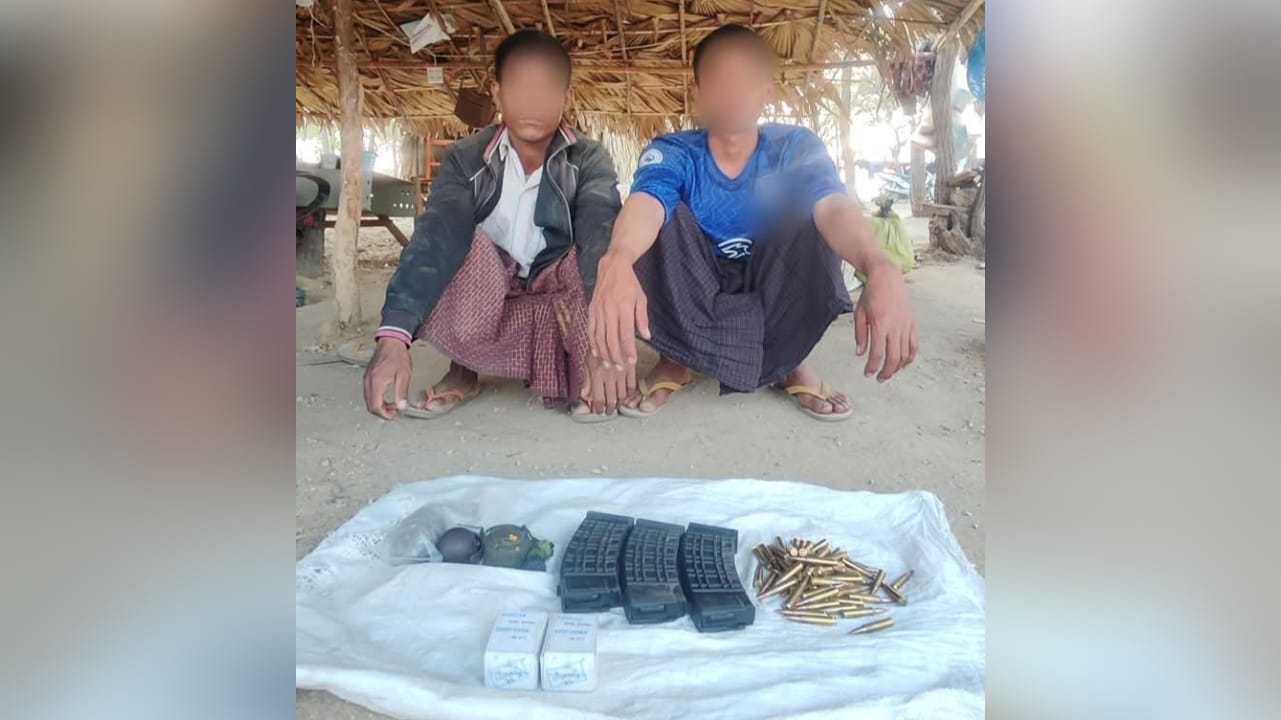 ပခုက္ကူတွင် ပေါ်တာဆွဲခံရသည့် စစ်မှုထမ်း ၂ ဦး ခဲယမ်းများနှင့်အတူ အလင်းဝင်