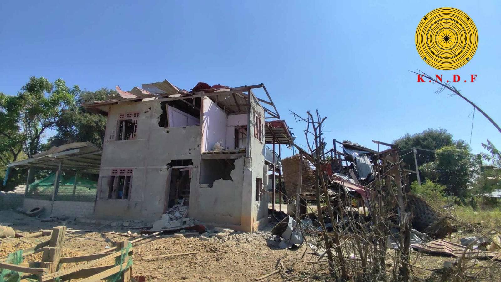 ဒီးမော့ဆိုနှင့် မိုးဗြဲရှိ အရပ်သား နေရာများကို စစ်ကောင်စီတပ်က အသေခံဒရုန်းများဖြင့် တိုက်ခိုက်