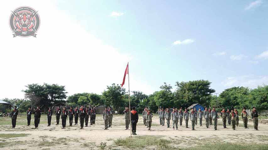 မြင်းခြံ အနောက်ဘက်ခြမ်းကို စစ်ကြောင်းထိုး ဝင်ရောက်ပြီး မီးရှို့ဖျက်ဆီး