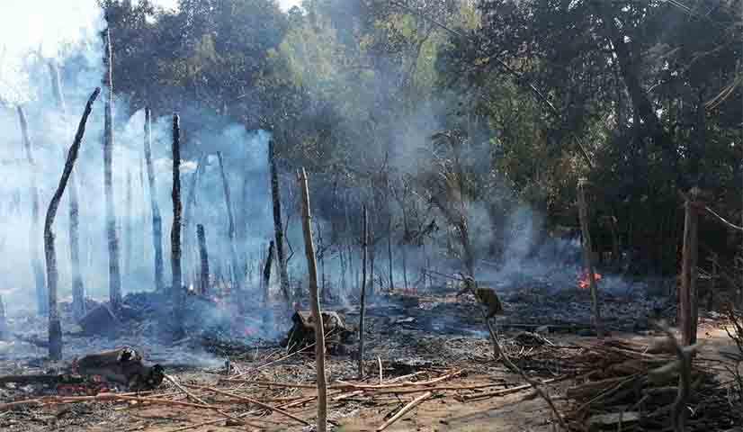 ကျောက်ဖြူတွင် စစ်ကောင်စီဗုံးကြဲသဖြင့် ကြတ္တိန်ရွာက အိမ်များမီးလောင်