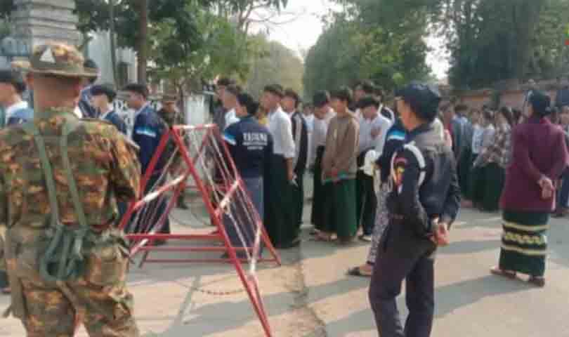 တိုက်ပွဲပြင်းထန်နေသည့် ရခိုင်တွင် တက္ကသိုလ်ဝင်တန်းဖြေဆိုမည့် ကျောင်းသား ၂၀၀၀ ကျော်ရှိ