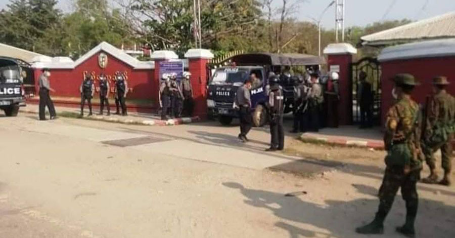 ပြည်မြို့ ၌ ရဲချုပ်ခရီးစဉ်အနီး ဖြတ်သန်းသွားလာသူများကို ဖမ်းဆီးထောင်ချ
