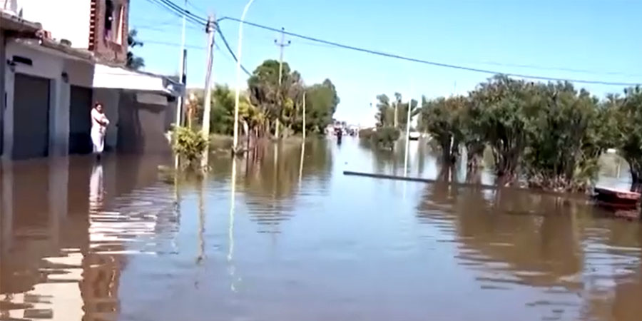 အာဂျင်တီးနားတွင် ရေကြီးပြီး ၁၆ ဦးသေဆုံး၊ ဒေသခံထောင်ချီ ဘေးလွတ်ရာရွှေ့ပြောင်း