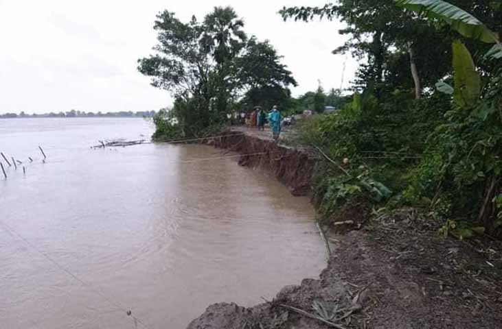 ဧရာဝတီတိုင်းတွင် ကမ်းပြိုကျပြီး  နေအိမ် အလုံး ၅၀ ထက်မနည်း ဖျက်သိမ်းရွှေ့ပြောင်း