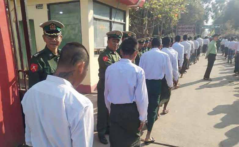 ကျုံပျော် ခလရ ၃၆ က ထွက်ပြေးခဲ့သည့် တပ်သားသစ် ၁ ဦး ပြန်ဖမ်းဆီးခံရပြီး နှိပ်စက်ခံရ