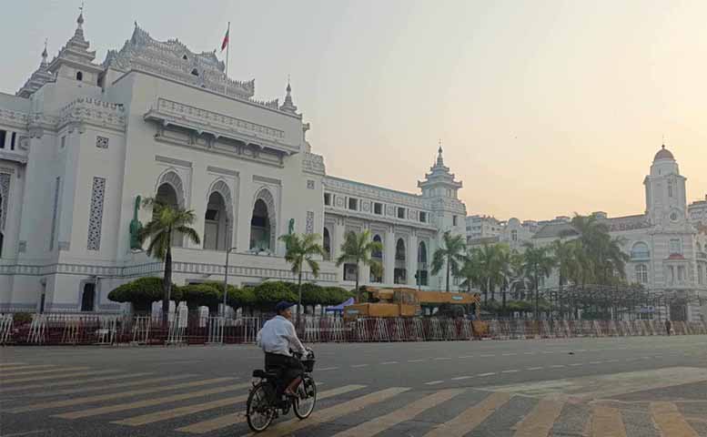 ရန်ကုန်တွင် သင်္ကြန်ပွဲကျင်းပရန် စတင်ပြင်ဆင် (ဓာတ်ပုံ)