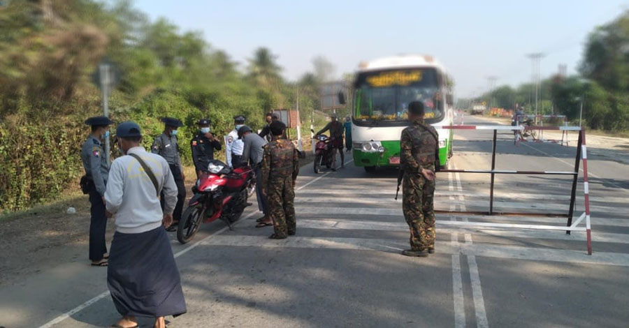 ငါးသိုင်းချောင်း ရေနံ့သာစစ်ဆေးရေးဂိတ်တွင် စစ်တပ်က မော်တော်ယာဉ်များ ဖြတ်သန်းခွင့်ပိတ်