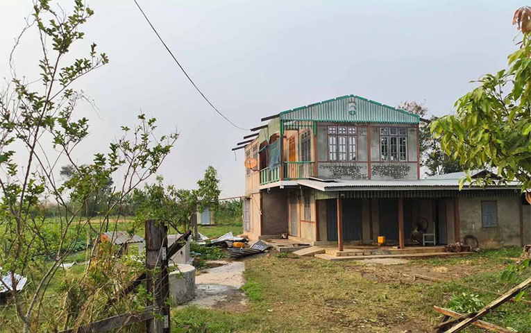ဒီးမော့ဆို၌ မိုးသက်လေပြင်းကြောင့် ဘုရားစေတီ၊ လူနေအိမ်နှင့် စာသင်ကျောင်း ပျက်စီး