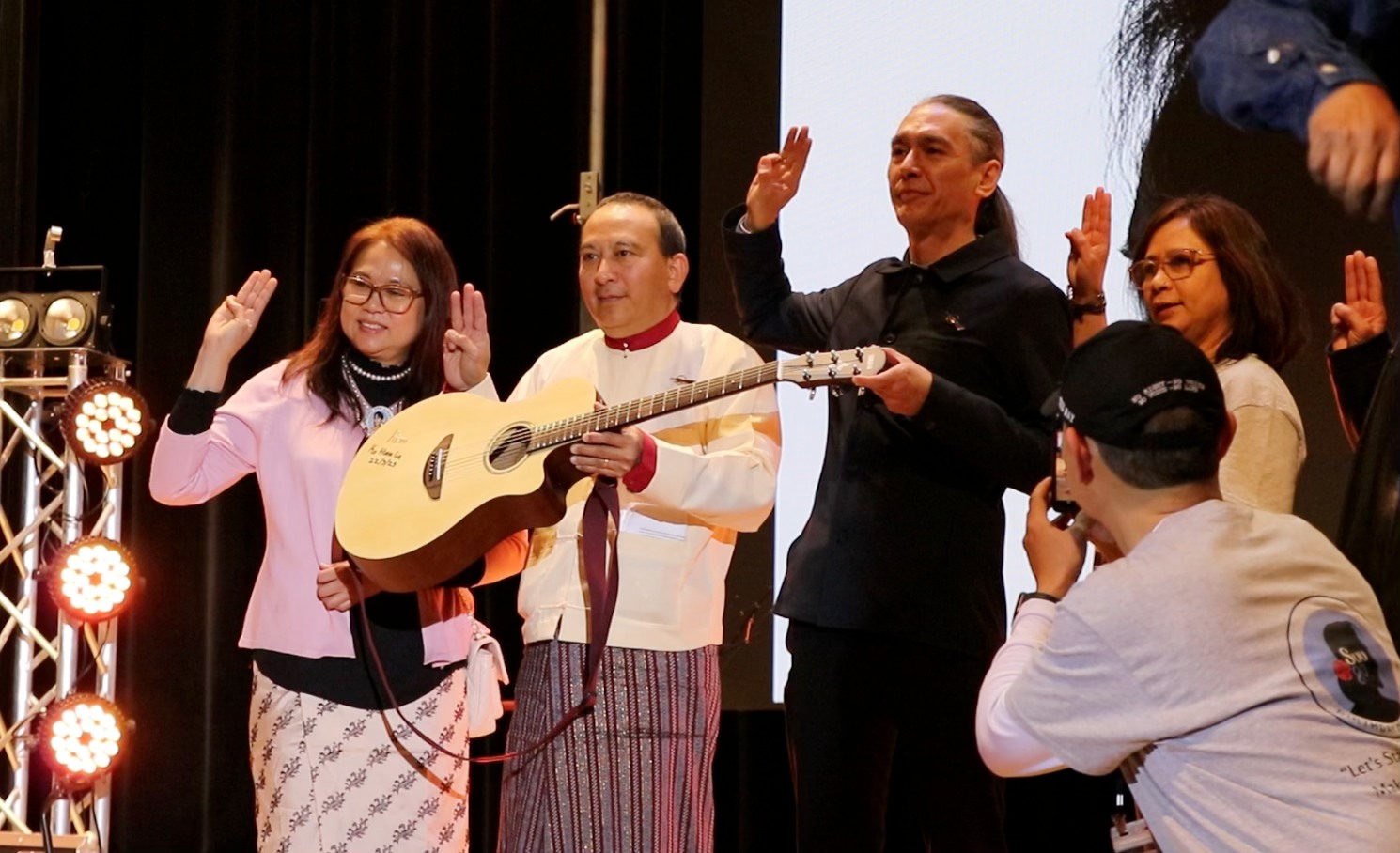 ဝါရှင်တန်ဒီစီရောက် မြန်မာမိသားစုများနှင့် ကိုထိန်လင်း တွေ့ဆုံ၊ အာဂျင်တီးနား ဝရမ်းကိစ္စ အထင်အမြင်လွဲမှုဟုပြော 