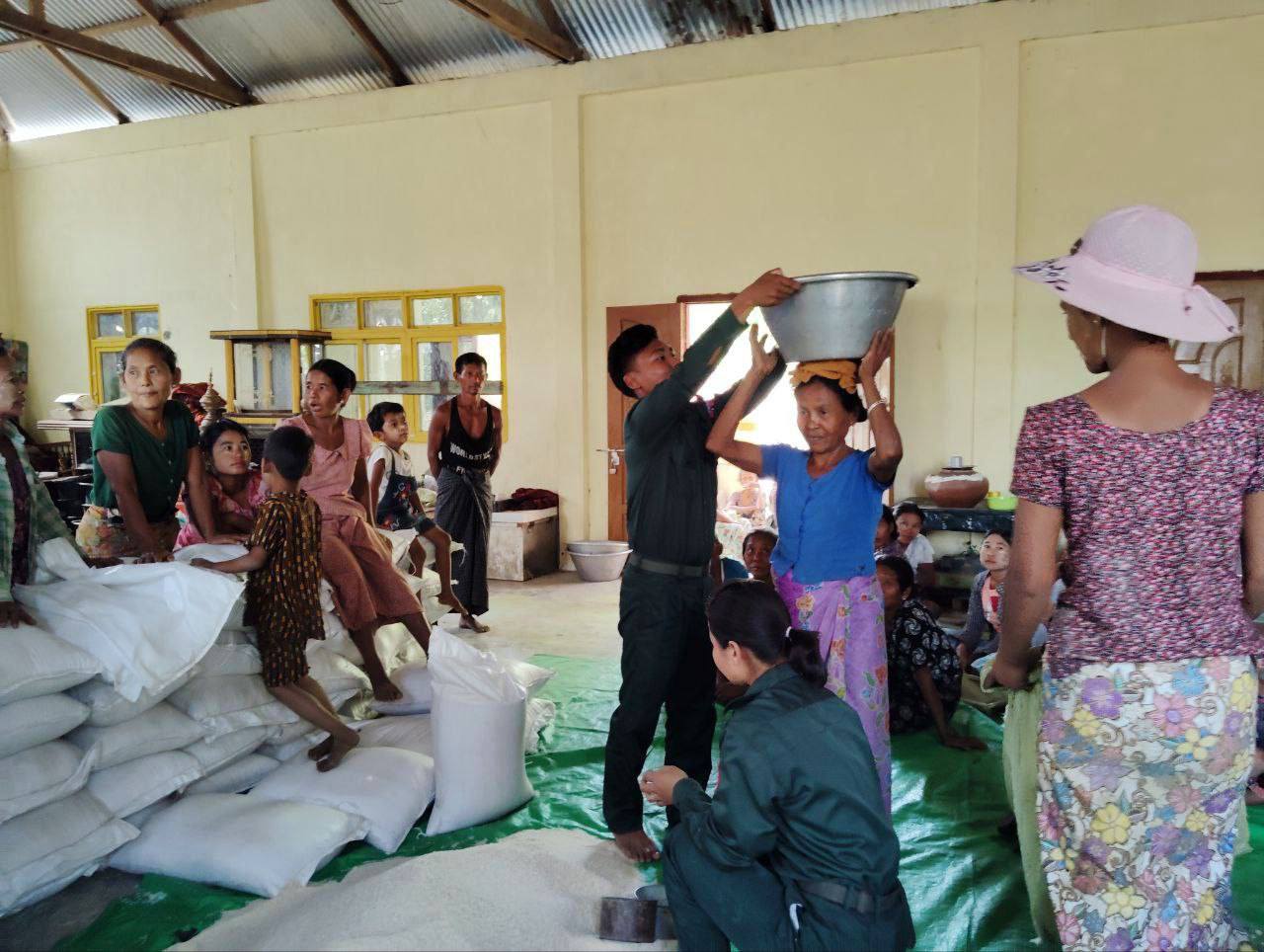 ရသေ့တောင်က ဒေသခံ ၁၄၀၀ ကျော်ကို AA က စားနပ်ရိက္ခာထောက်ပံ့
